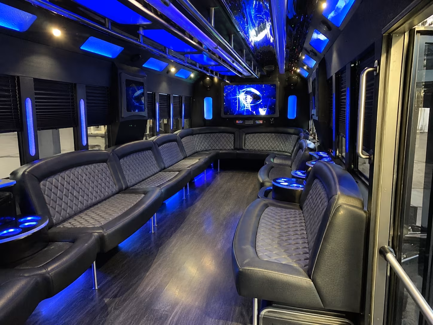 federal way 28 passenger party bus interior