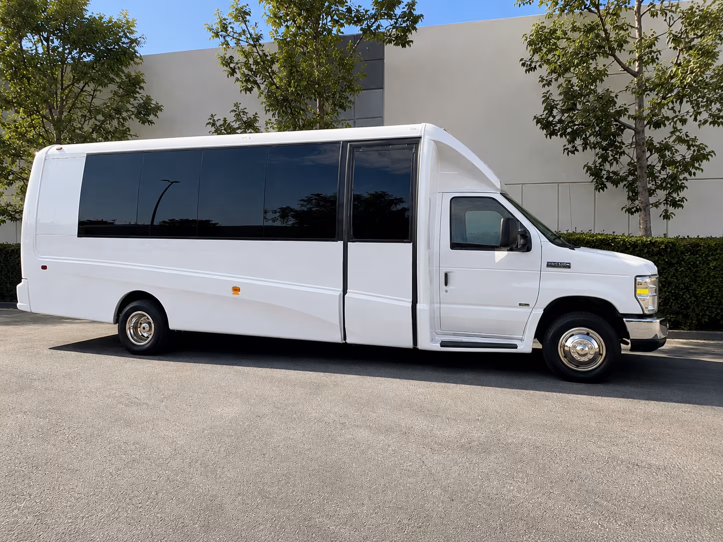 shuttle your guests between federal way hotels and your ceremony without the parking headache